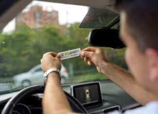 En Arkadia el parqueadero ahora se paga sin filas en las máquinas y desde el carro gracias a Flypass