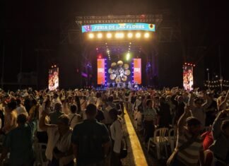 La Feria de las Flores ilumina las noches con música y tradición en la Plaza Gardel hasta el 7 de agosto