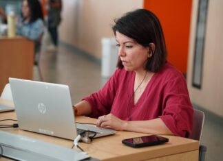 Medellín avanza como “Distrito bilingüe” con formación a docentes para potenciar sus competencias en inglés